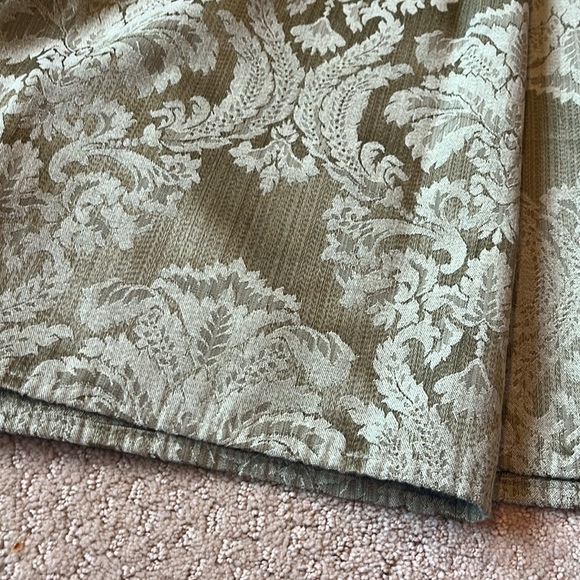 Green damask rectangular tablecloth 133” wide x 141” long - Picture 2 of 2